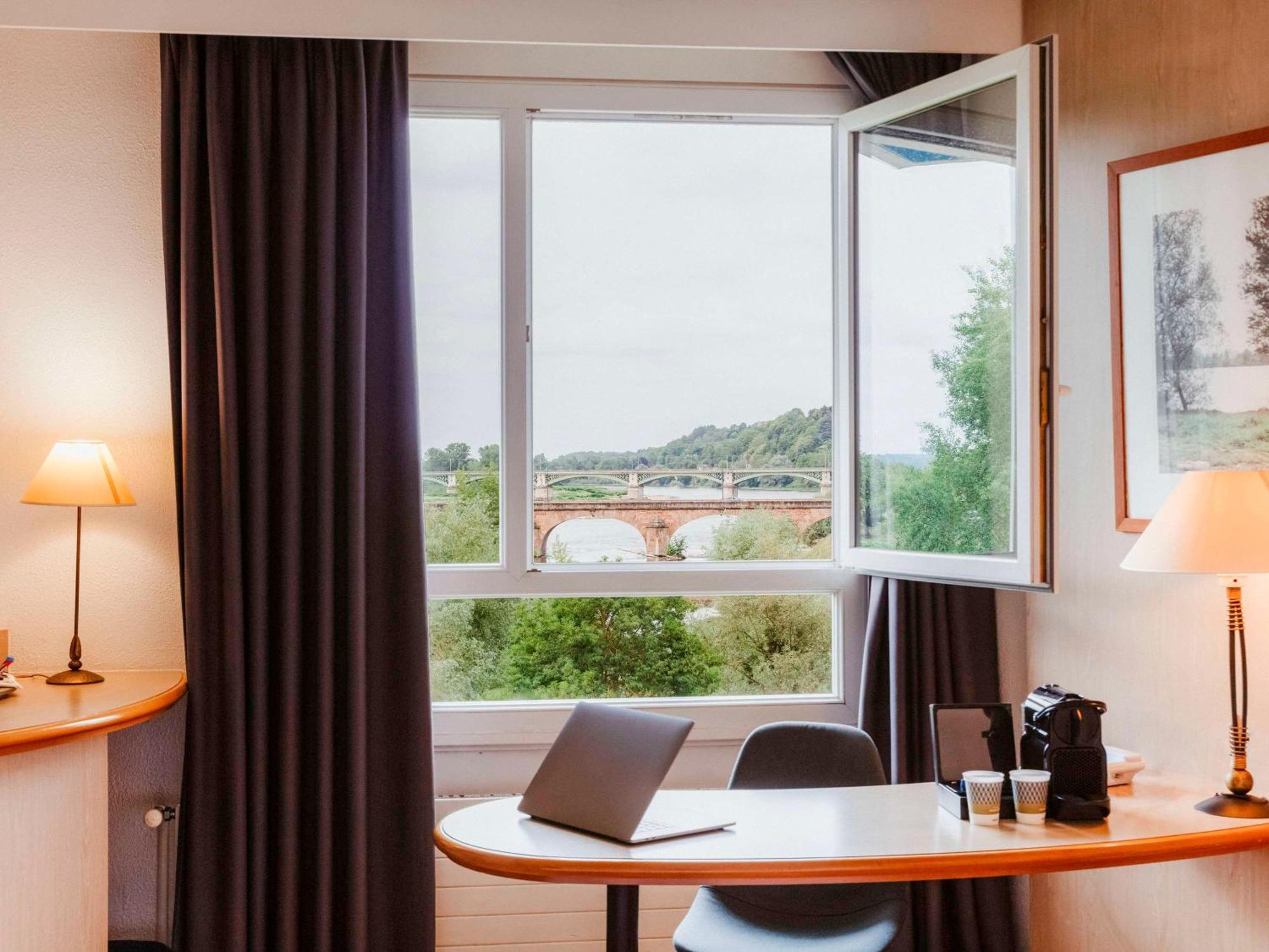 Mercure Nevers Pont De Loire Exteriör bild