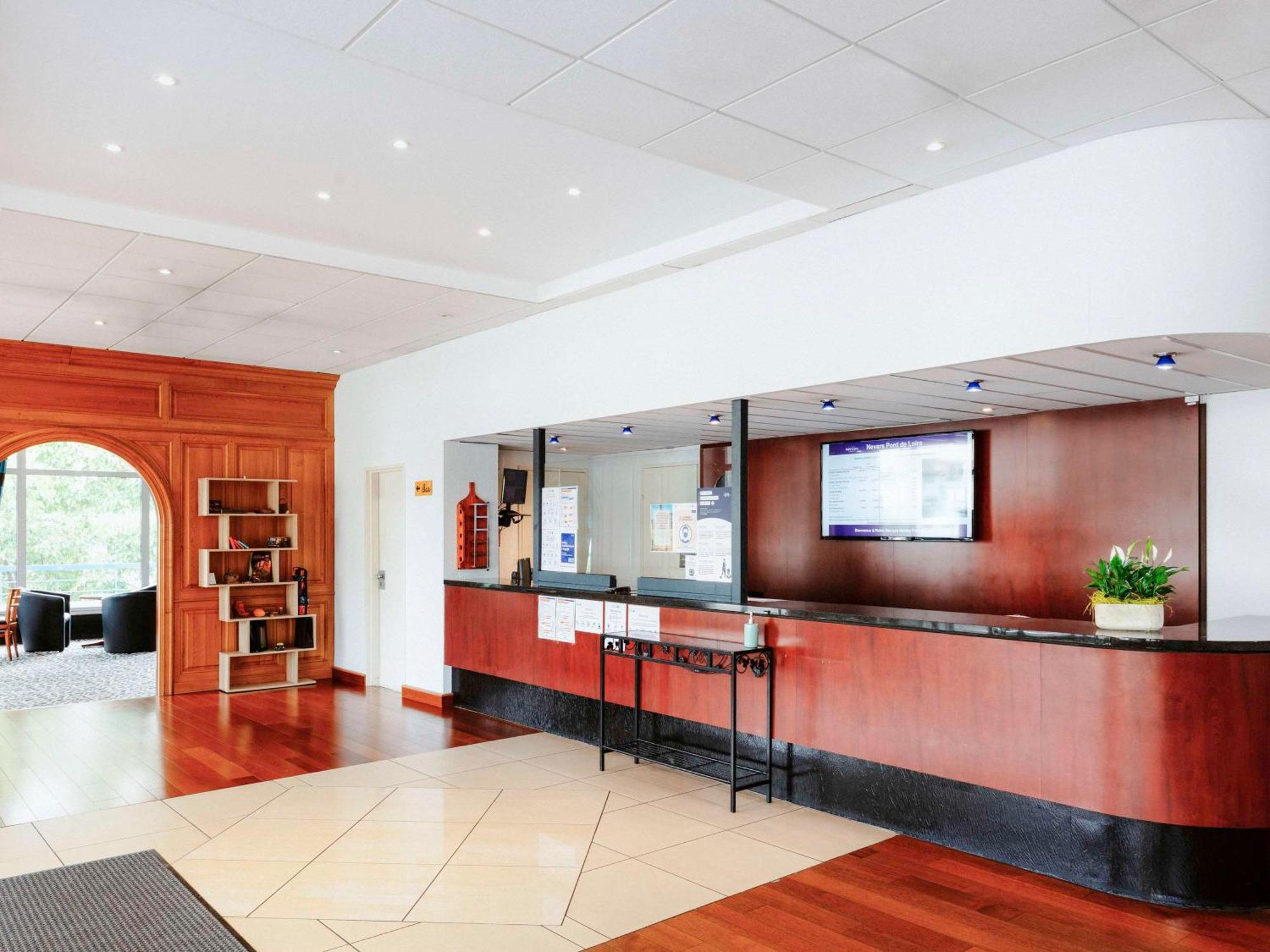 Mercure Nevers Pont De Loire Exteriör bild