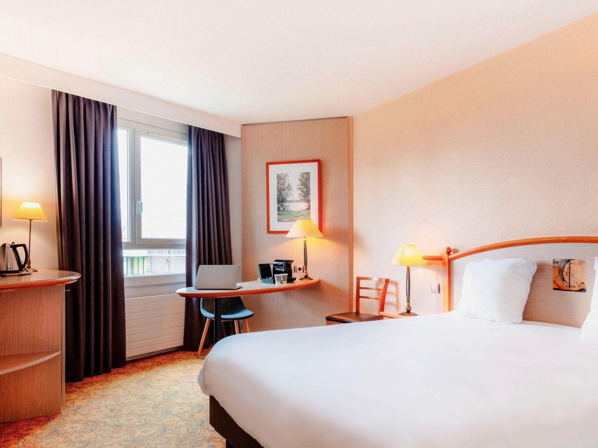 Mercure Nevers Pont De Loire Exteriör bild