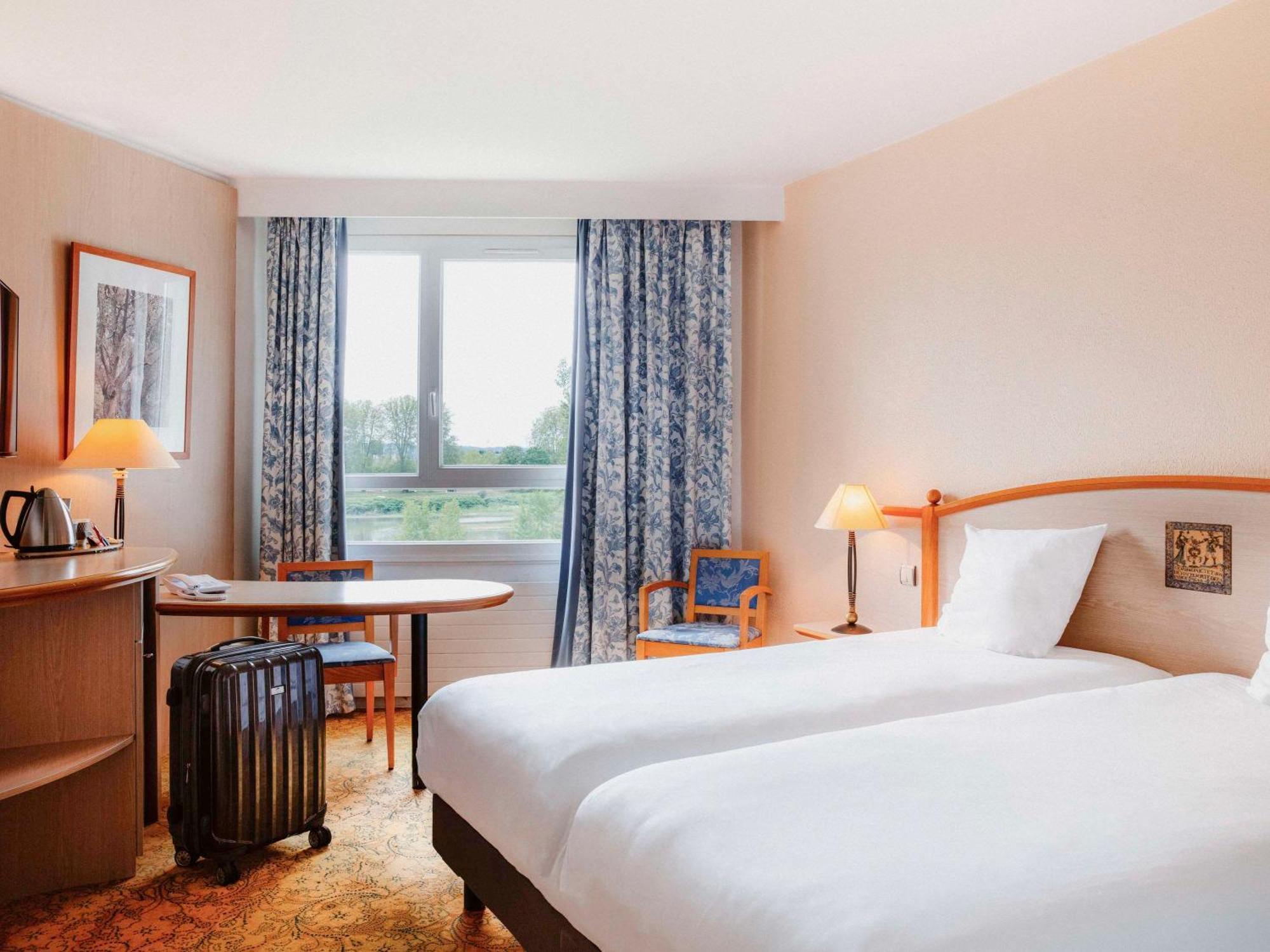 Mercure Nevers Pont De Loire Exteriör bild