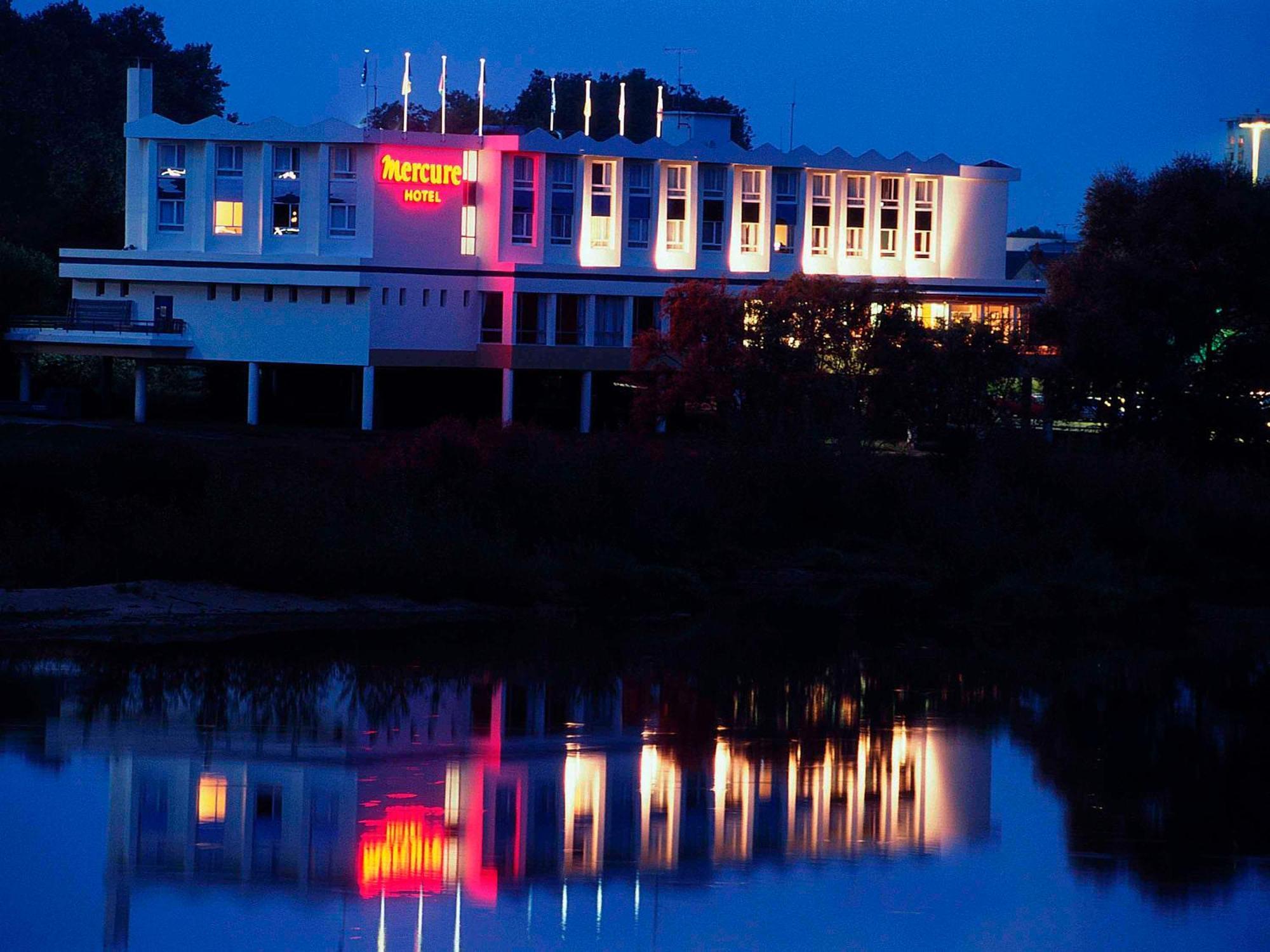 Mercure Nevers Pont De Loire Exteriör bild