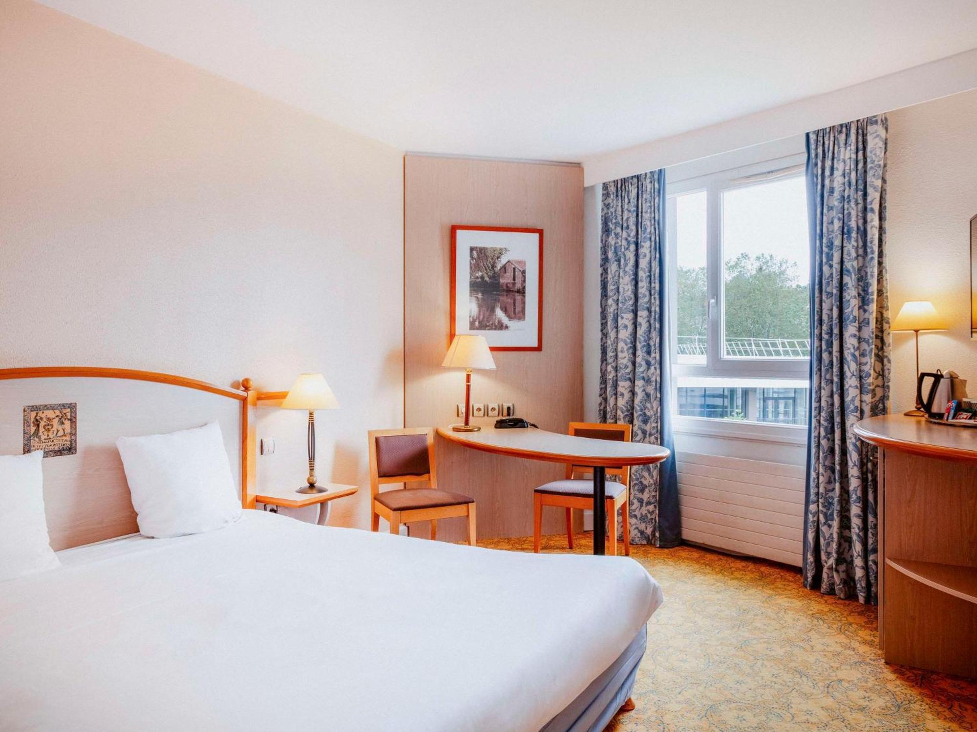 Mercure Nevers Pont De Loire Exteriör bild